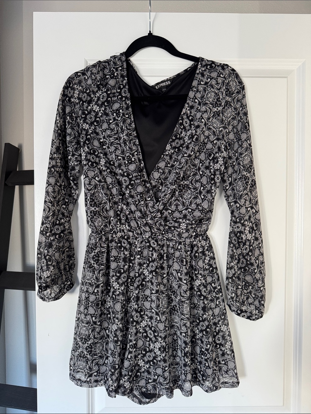 Express Black & White Paisley Long Sleeve Wrap Dress